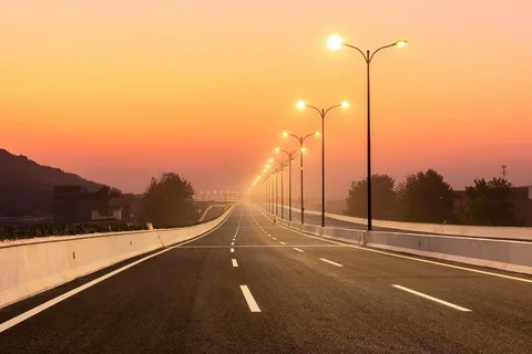 See More About Pôles de lampes dans l’infrastructure routière moderne